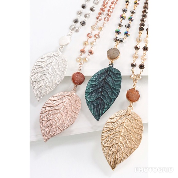 Dainty Necklace Leaf Pendant charm Long chain - Picture 2 of 6